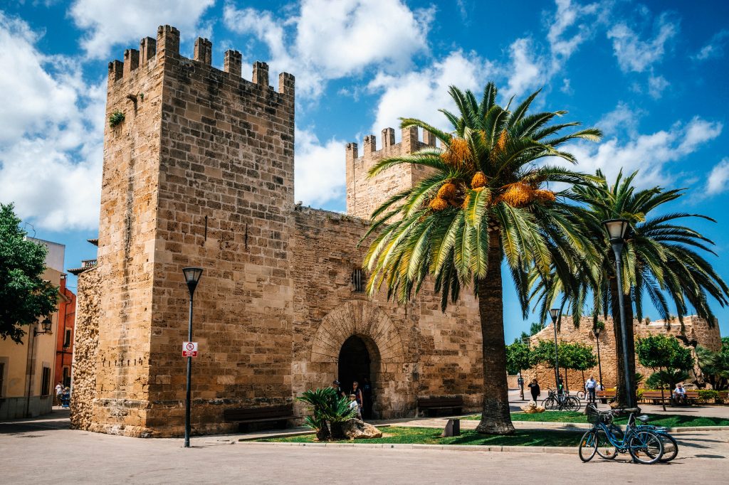 tips Mallorca,stadsmuur Alcudia,tips mallorca met kinderen,cultuur mallorca,wat doen op mallorca