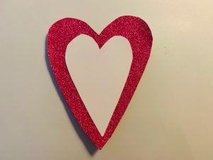 valentijn knutselen,hartje beplakken met papier