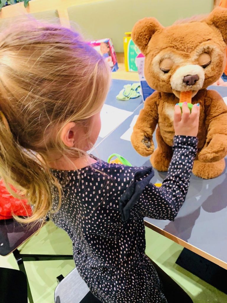 cadeau meisje 5 jaar,speelgoed met geluid,cubby de beer,cubbie de beer,cadeau meisje 4 jaar,leuk speelgoed meisje vijf jaar,speelgoed tips meisje 5 jaar