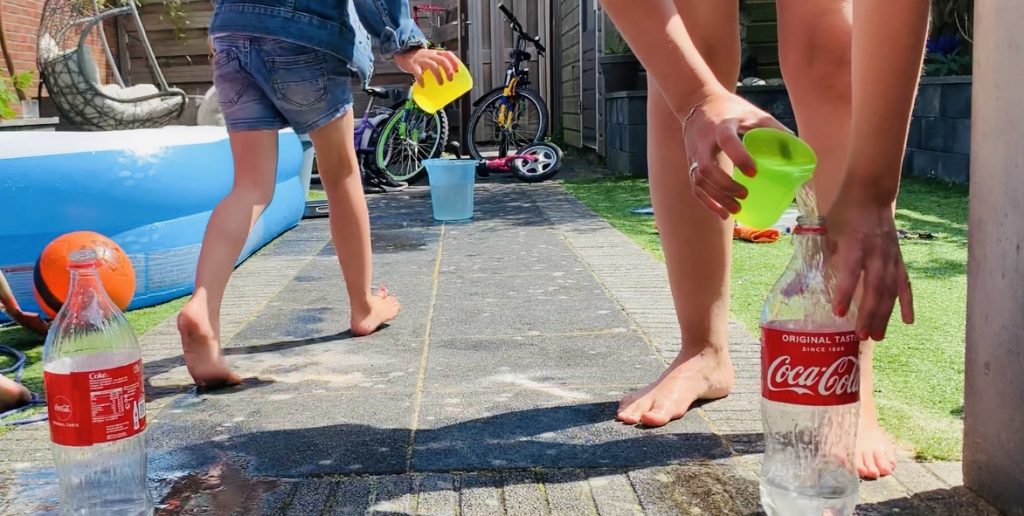 waterspelletjes,tips spelen met water,warm weer tips kinderen,spelletjes voor in de tuin bij warm weer