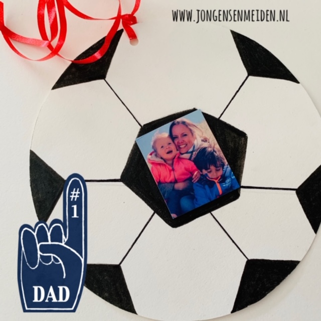 Spiksplinternieuw Vaderdag knutselen: tips voor toffe voetbal knutsels voor papa - RL-38