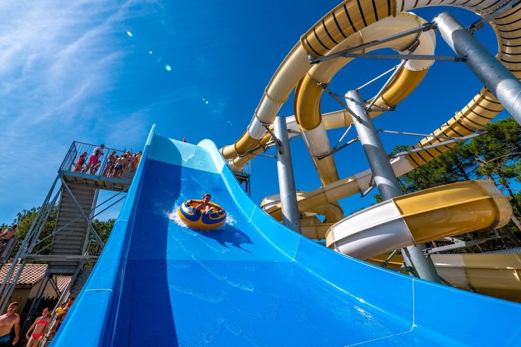 Camping met glijbaan? Hier vind je de leukste! Jongens en meiden