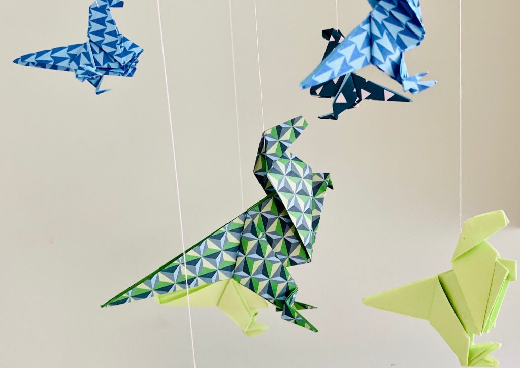 baby mobile,dinosaurus baby mobile,baby mobiel maken,zelf een baby mobile maken,jongens baby mobile
