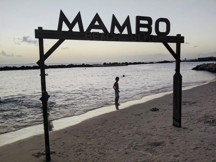 mambo beach,mambo beach curacao,review curacao,blog curacao,restaurants mambo beach,hotels mambo beach