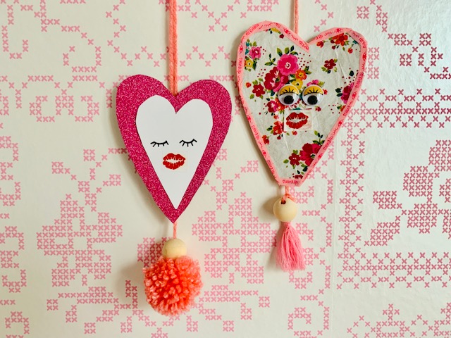 valentijnsdag knutselen,hartjes hanger maken