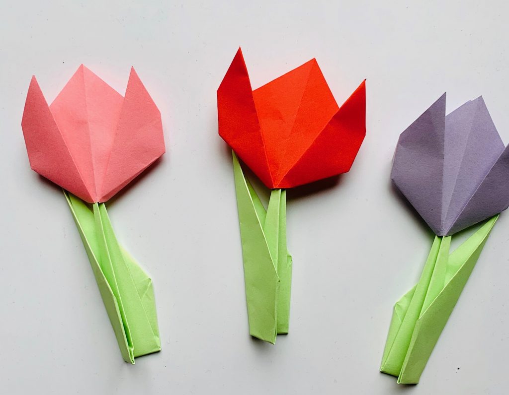 papieren bloemen,tulpen knutselen,origami bloemen,origami tulpen,tulpen vouwen