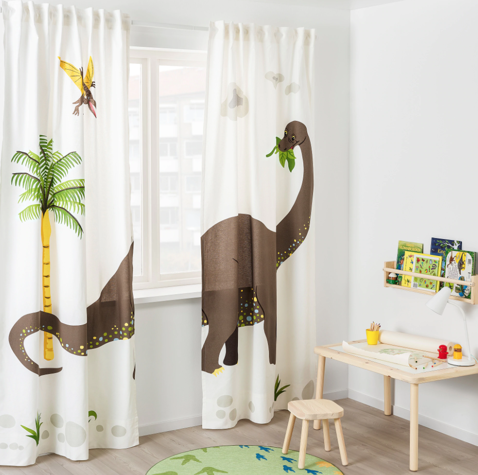 dinosaurus kamer,dinosaurus slaapkamer,dinosaurus gordijnen,gordijnen met dinosaurus erop,tips en ideeen dinosaurus kamer