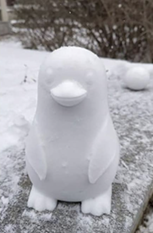 sneeuw pinguin,sneeuw spelletjes,spelletjes voor in de sneeuw,pinguin sneeuwvorm,pinguin maker sneeuw,tips sneeuw met kinderen