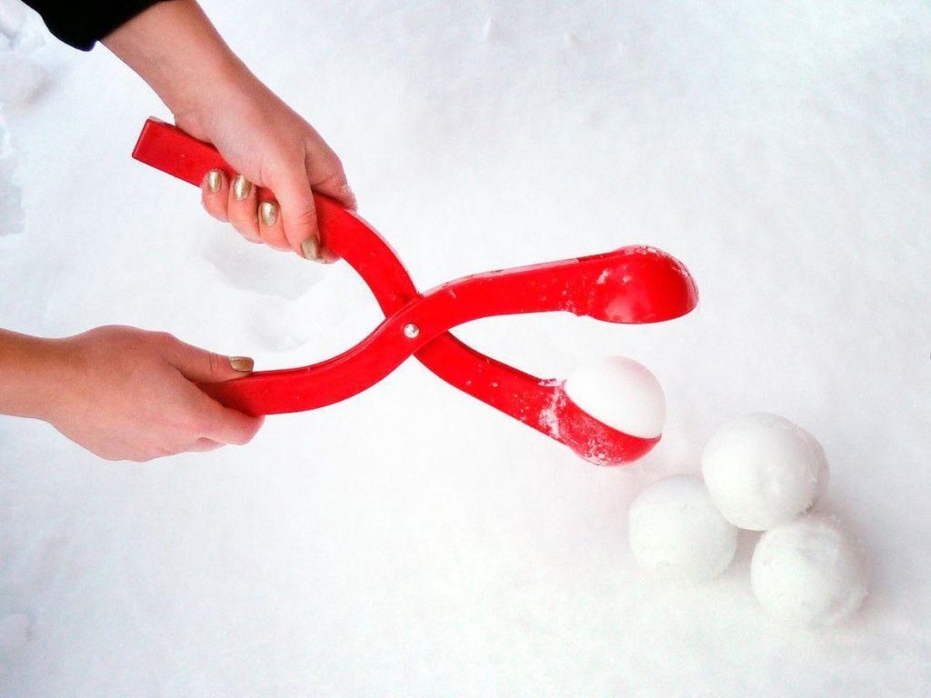 sneeuwballen maker,sneeuwbaltang,sneeuwbal tang,sneeuwbalmaker,tips sneeuw met kinderen