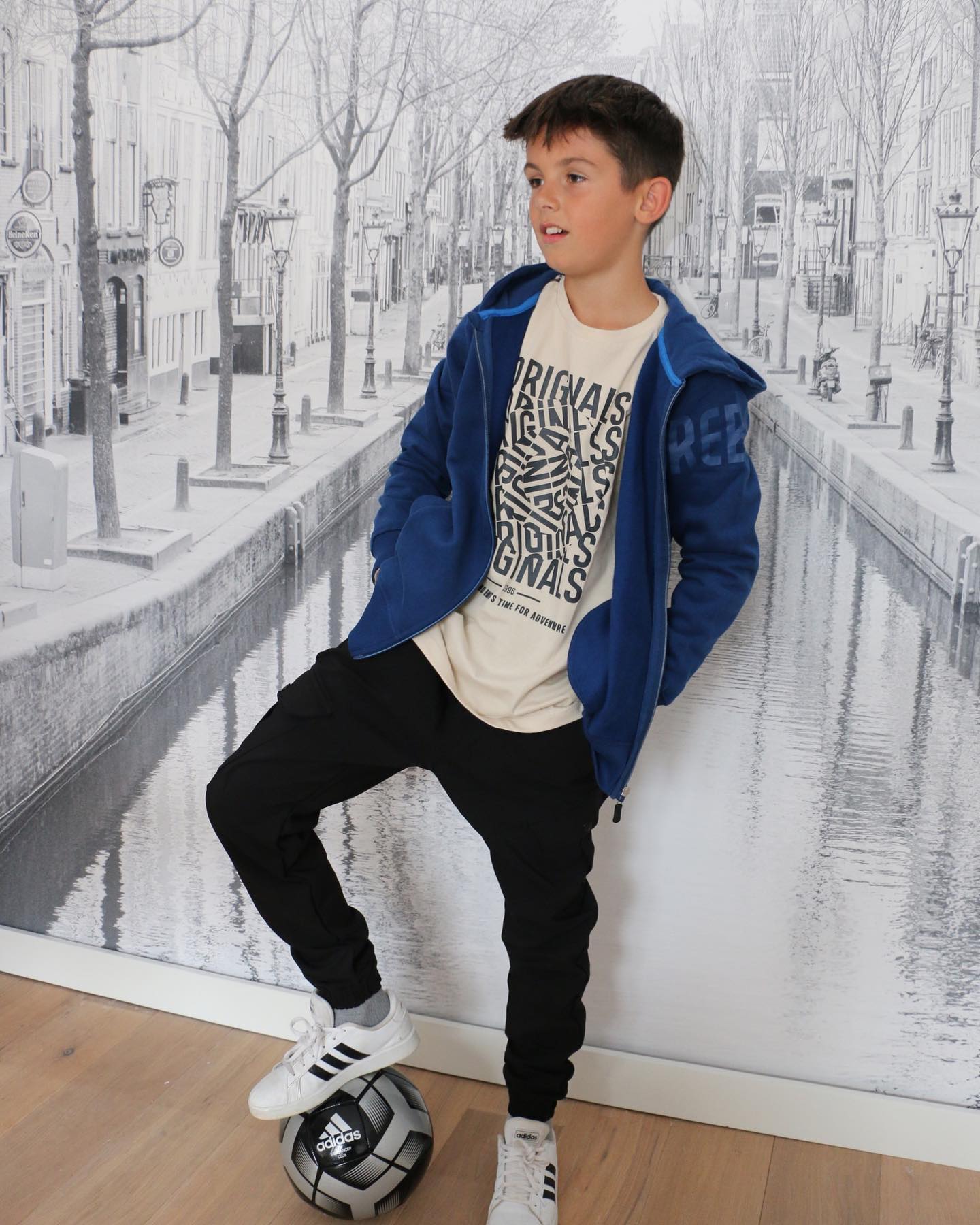 โ๐๐ก ๐๐๐ก โ๐ ๐ ๐ฃ๐๐ช!!! ๐๐ฅณ๐
Deze kanjer is vandaag jarig. 12 jaar alweer, wat vliegt de tijdโฆ
Gefeliciteerd lieve Milan, hele fijne verjaardag. We zijn trots op jou! ๐
Bij jarig zijn, horen natuurlijk cadeaus, een ontbijtje op bed รฉn een nieuwe outfit van @kixx.nl.