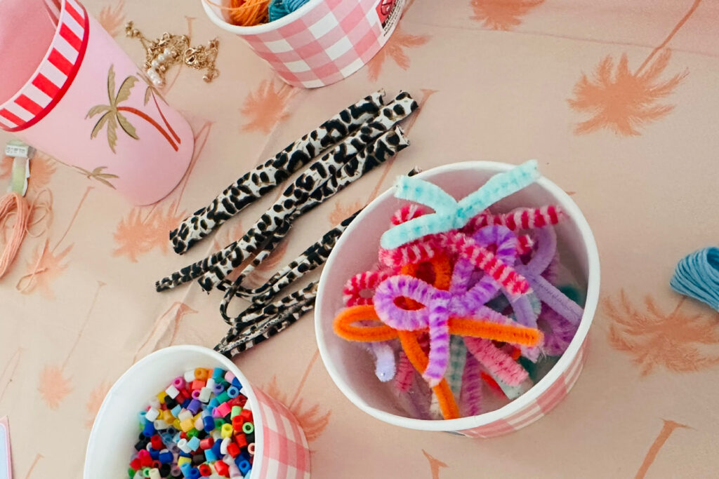juicy bombs pimpen wat heb je nodig,meiden partijtje 11 jaar,tips partijtje meisje make up,tiktok feestje meisje,instagram feestje meisje 11